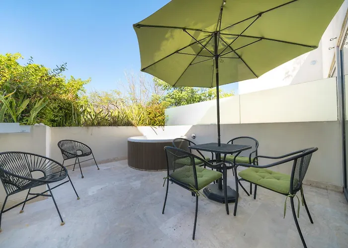 Terrazas 38th St - 2BR w Private Jacuzzi *