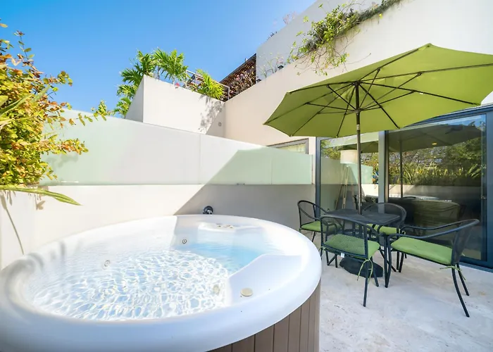 Terrazas 38th St - 2BR w Private Jacuzzi *